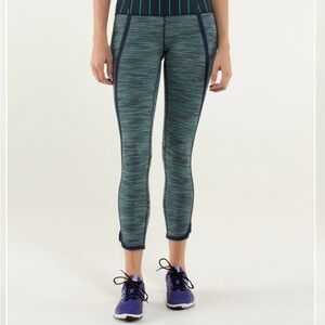 Lululemon Can’t Stop Crop size 4 or 6 like new green navy